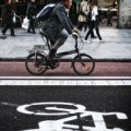 Madrid se opone al uso obligatorio del casco para ciclistas en vías urbanas