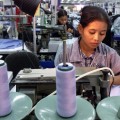 Trabajadora embarazada en la fábrica de Nike en Camboya pierde a su bebé por picanas eléctricas (ENG)