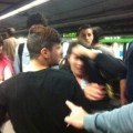 Pasajeros del metro se sublevan contra un grupo de carteristas y los entregan a la policía