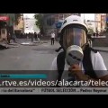 La corresponsal de TVE en Turquía entra en el informativo con una máscara anti-gas puesta