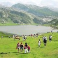 Cañete avala el uso de embarcaciones turísticas en los lagos de Covadonga