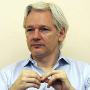 Assange: 'Snowden se encuentra bien y a salvo y su destino es Ecuador'