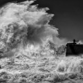 Fotografías de grandes olas en un día de tormenta en la costa Portuguesa