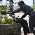 Congo: Activista gay violado con palos ante la mirada de la policía