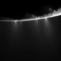 Nuevas observaciones refuerzan la existencia de un océano de agua líquida en Encélado