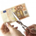 Lo que el FMI quiere recortar.El 63,3% de los españoles gana menos de 1.200 euros netos al mes, según el CIS
