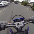 Gesto de un conductor de moto en Canadá
