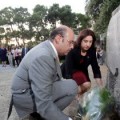 La Guardia Civil requisa pancartas de carácter republicano durante el de homenaje a Lorca en Alfacar