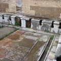 Los peligros de utilizar las letrinas públicas en la antigua Roma