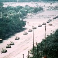 El hombre del tanque en Tiananmen, otra foto y la verdadera cantidad de tanques