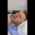 Reacción de un hombre cuando ve a su esposa tras perder la memoria en una operación [eng]