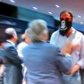 Un grupo de extrema derecha irrumpe en la delegación de la Generalitat en Madrid
