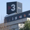 Los Mossos registran TV3 y detiene un empleado por la filtración de sueldos [CAT]