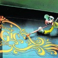 La ley española obliga Disney a tirar a la basura mobiliario que ha intentado donar a ONGS