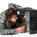 ¿Es caro reparar el PC en una tienda de informática?
