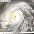 El ojo del super tifón HAIYAN impacta en Filpinas con vientos de 313 Km/h. Posible desastre humanitario