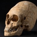 Arqueólogos descubren cráneo alargado en Francia