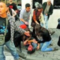 Querella del fiscal al agente antidisturbios sospechoso de patear a un manifestante