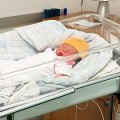 Lo que debes hacer, y lo que no, cuando vas a visitar a un recién nacido al hospital