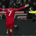 Cristiano brilla más que Ibrahimovic y Portugal jugará el Mundial después de ganar a Suecia (2-3) [CAT]