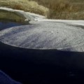 Curioso círculo de hielo en un río de Dakota del Norte
