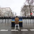 Kiev: Tocando el piano ante los antidisturbios