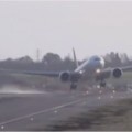 Qué ocurre cuando un Boeing 777 intenta aterrizar con viento cruzado