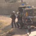 Soldado israelí dispara balas de goma a una palestina a quemarropa