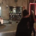 Manifestantes en apoyo de Gamonal atacan la comisaría de Ciutat Vella de Barcelona