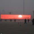 Pekín NO está viendo amaneceres en TV gigante debido a la polución