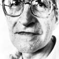 Chomsky: En Europa van hacia las dictaduras