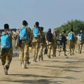 Los soldados de Sudán del Sur, con mochilas de Unicef que se supone eran para los niños