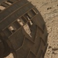 Curiosity está conduciendo marcha atrás para proteger sus ruedas
