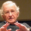 Noam Chomsky: "Cómo arruinar una economía en tres sencillos pasos"