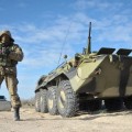 Ucrania dice que el conflicto con Crimea "ya es militar" y autoriza a sus militares para usar armas