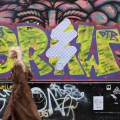 Aparecen pegatinas gigantes para borrar las calles de Londres con Photoshop
