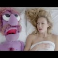 Prohíben el “sensual” anuncio de la modelo Bar Refaeli
