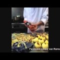 Un Chef demuestra un método muy  eficiente de pelar manzanas con un taladro eléctrico