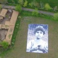 Un retrato gigante recuerda que las víctimas de los drones en Pakistán no son insectos