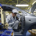 Toyota empieza a sustituir robots por personas en sus fábricas