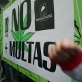 Ley Mordaza + Ley de Tráfico: La pinza del Gobierno contra los fumadores de cannabis