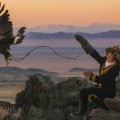 Cetrera  de 13 años con águila real en Mongolia