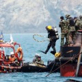 Buzos hallan un camarote con 48 cuerpos de niñas en el ferry hundido
