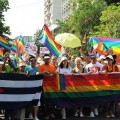 Desfilan en La Habana gays y lesbianas contra la homofobia