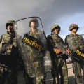 El jefe del ejército tailandés general Prayuth anuncia golpe militar en la televisión en directo (ENG)