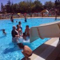 El alcalde de Vitoria ordena que "se saque de la piscina" a quien se bañe con velo