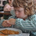 El PP descarta abrir comedores escolares en verano para "no generar excesiva visibilidad" de la pobreza infantil