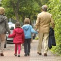 Un juez de Gijón impone a cuatro abuelos una pensión para mantener a su nieta menor