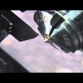 Cómo funciona la máquina que fabrica los minitornillos de los relojes