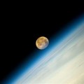 La "SuperLuna" fotografiada desde la ISS